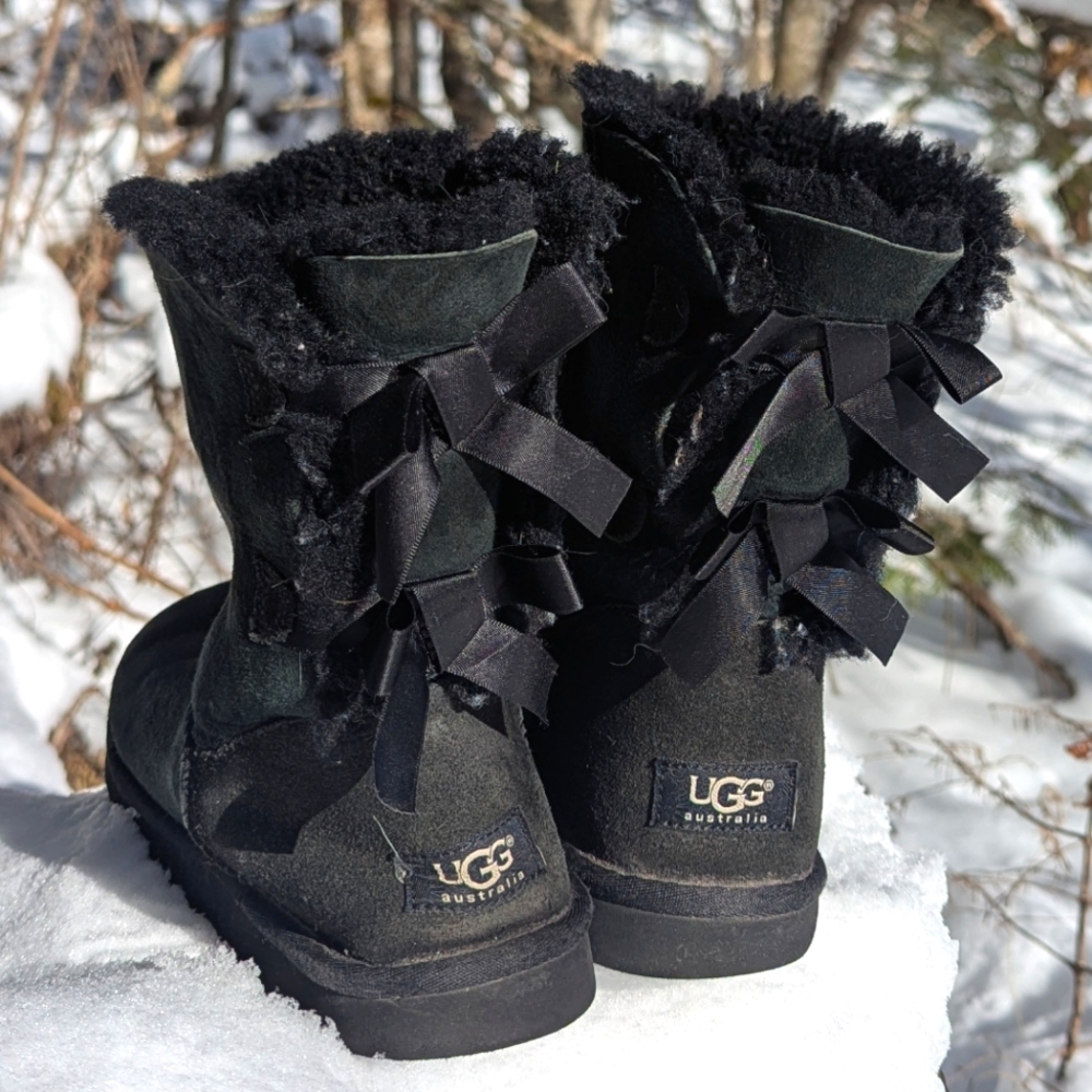 UGG Women's Bailey Bow Boots, size 8
